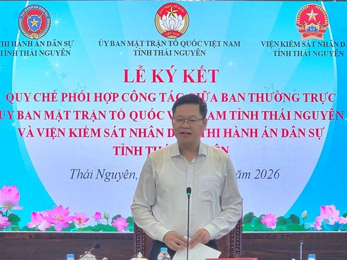  Đồng chí Đinh Quang Tuyên, Phó Bí thư Tỉnh ủy, Chủ tịch Uỷ ban MTTQ Việt Nam tỉnh phát biểu tại buổi Lễ ký kết.