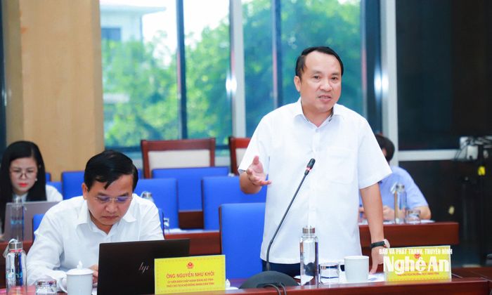 Đồng chí Dương Đình Chỉnh - Ủy viên Ban Thường vụ Tỉnh ủy, Phó Chủ tịch Thường trực HĐND tỉnh phát biểu ý kiến. Ảnh: Thành Duy
