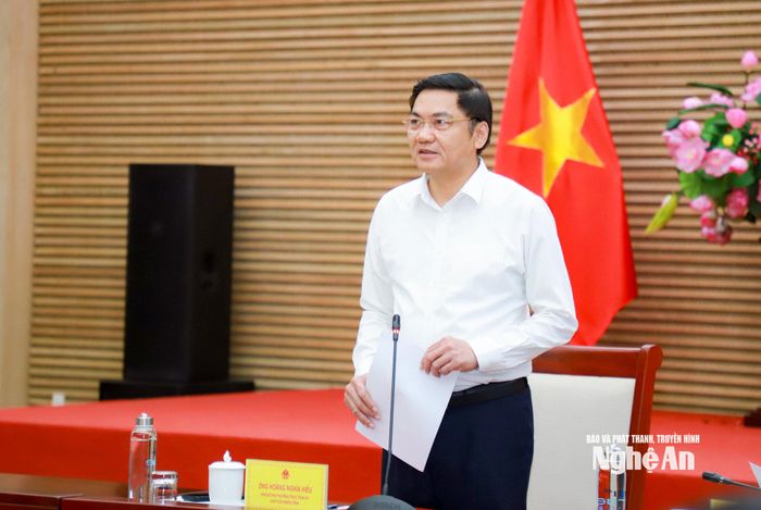 Đồng chí Hoàng Nghĩa Hiếu - Phó Bí thư Thường trực Tỉnh ủy, Chủ tịch HĐND tỉnh phát biểu kết luận cuộc làm việc. Ảnh: Thành Duy