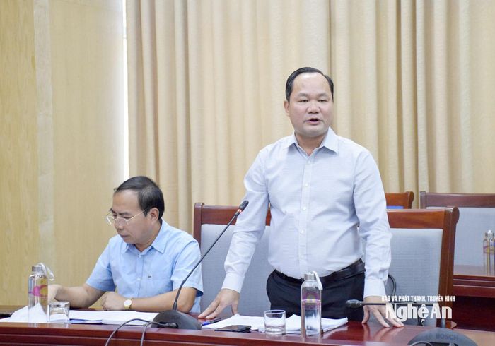 Đồng chí Hoàng Quốc Việt - Ủy viên Ban Thường vụ Tỉnh ủy, Giám đốc Sở Nông nghiệp và Môi trường phát biểu tại cuộc họp. Ảnh: Nguyễn Nam
