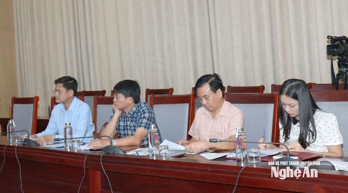 Đại diện lãnh đạo các sở, ngành tham dự cuộc họp. Ảnh: Nguyễn Nam