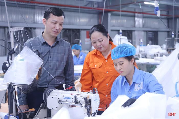 BCH Công đoàn Công ty CP Bao bì Sông La Xanh (xã Đức Thọ) thường xuyên nắm bắt tâm tư, nguyện vọng của người lao động.