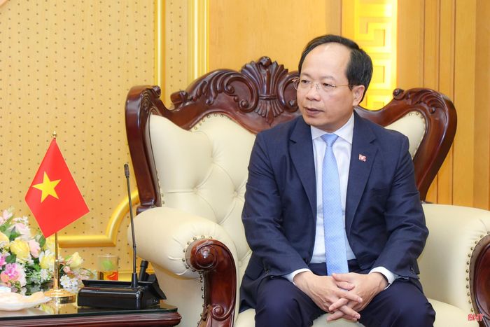 Đồng chí Nguyễn Duy Lâm - Ủy viên Trung ương Đảng, Bí thư Tỉnh ủy, Trưởng đoàn ĐBQH tỉnh mong muốn JETRO tăng cường kết nối doanh nghiệp Nhật Bản tới đầu tư tại Hà Tĩnh.