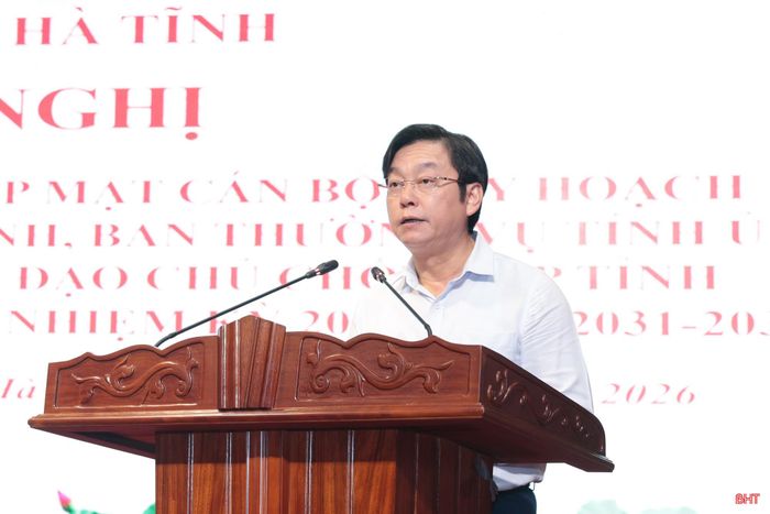 Đồng chí Nguyễn Văn Thành - Bí thư Đảng ủy, Chủ tịch HĐND xã Cẩm Xuyên phát biểu tại hội nghị.