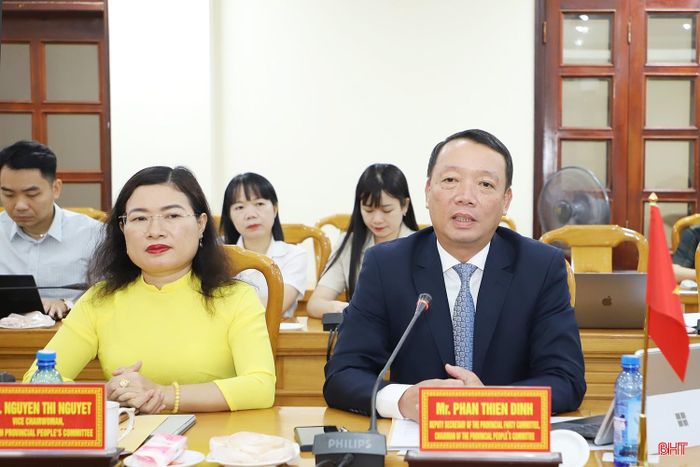 Chủ tịch UBND tỉnh Phan Thiên Định phát biểu tại buổi làm việc.