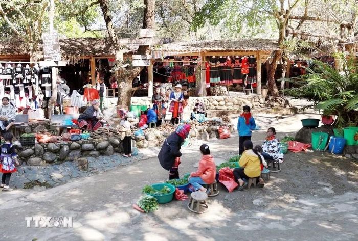 Chợ phiên Sin Suối Hồ, nét văn hóa đặc sắc của đồng bào Mông ở xã Sin Suối Hồ, tỉnh Lai Châu. (Ảnh: Việt Dũng/TTXVN)