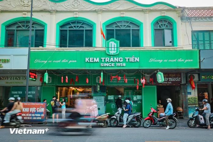 Những ngày giữa tháng 9/2026, không khí tại không gian Kem Tràng Tiền số 35 Tràng Tiền (Cửa Nam, Hà Nội) trở nên nhộn nhịp hơn bao giờ hết. (Ảnh: Hoài Nam/Vietnam+)