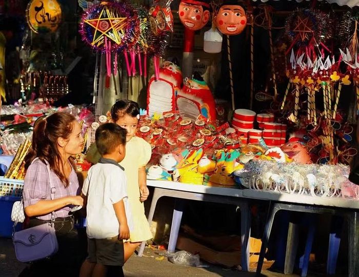 Sắc màu Trung Thu phố cổ Hà Nội. (Ảnh: TTXVN)