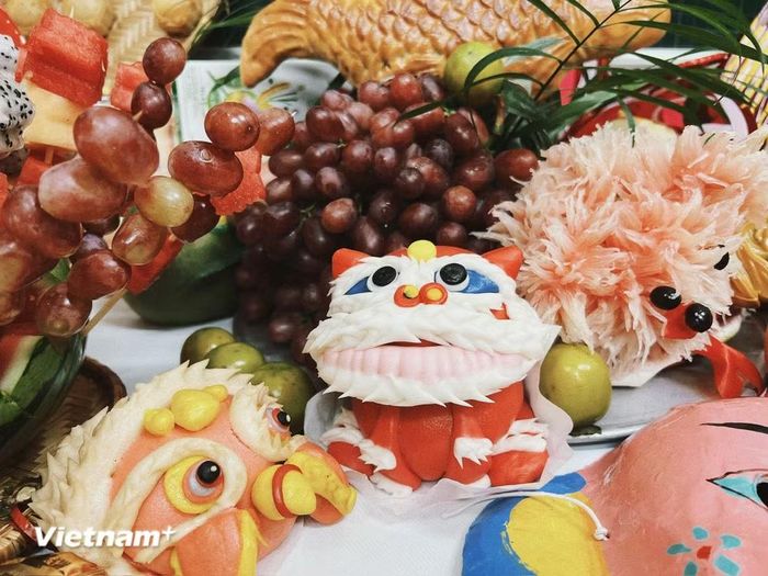 Lân, sư tử làm từ nguyên liệu bánh bao. (Ảnh: Mai Mai/Vietnam+)
