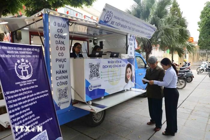 Mô hình “Dịch vụ công lưu động” thể hiện tư duy hành chính phục vụ thiết thực, lấy người dân làm trung tâm trong cải cách, chuyển đổi số. (Ảnh: Vũ Quang/TTXVN)
