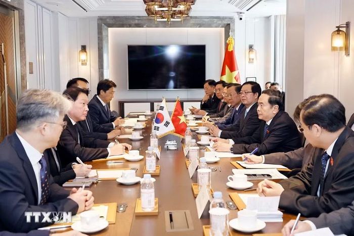 Chủ tịch Quốc hội Trần Thanh Mẫn tiếp ông Chey Tae-Won, Chủ tịch Tập đoàn SK (Hàn Quốc). (Ảnh: Doãn Tấn/TTXVN)