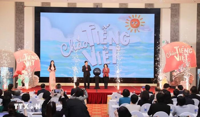 Lễ ra mắt Chương trình truyền hình “Chào tiếng Việt” dành cho người Việt Nam ở nước ngoài tại Hà Nội. (Ảnh: Thanh Tùng - TTXVN)