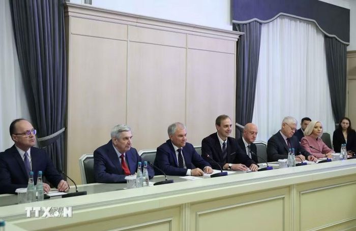Chủ tịch Duma Quốc gia Nga Vyacheslav Volodin và thành viên đoàn Nga tại cuộc hội kiến Tổng Bí thư, Chủ tịch nước Tô Lâm. (Ảnh: Thống Nhất/TTXVN)