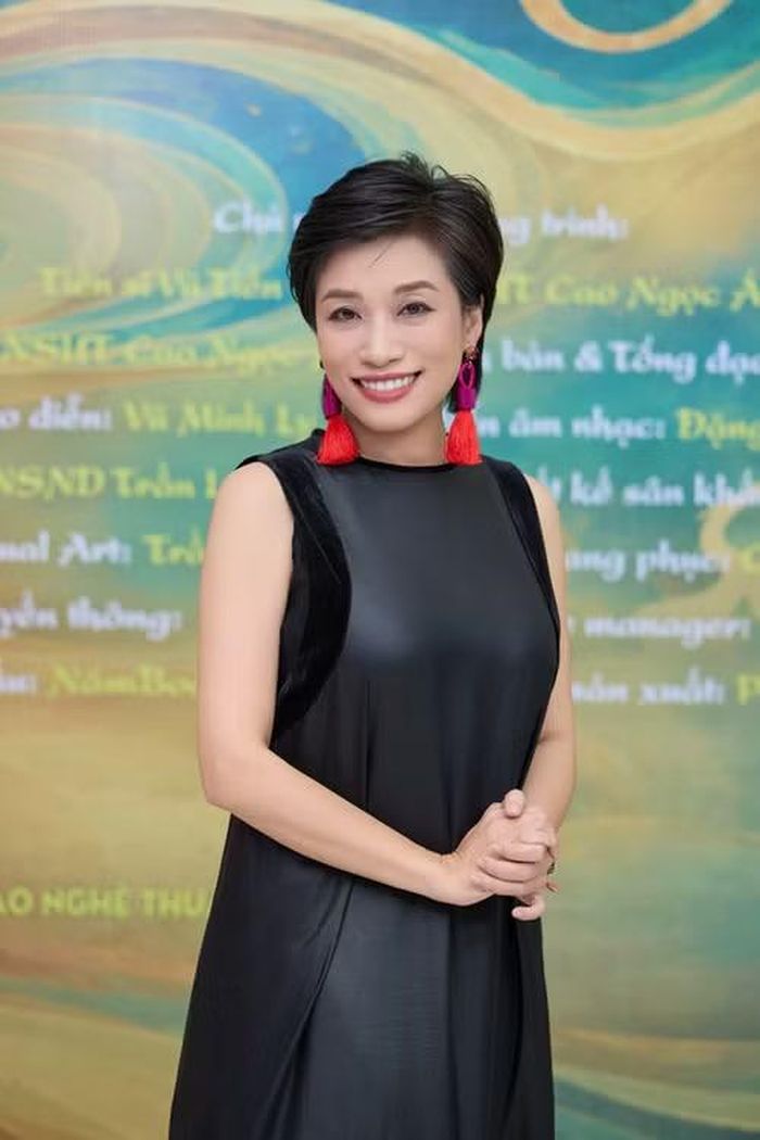 Nghệ sỹ Nhân dân Trần Ly Ly, Chủ tịch Hội đồng trường Học viện Múa Việt Nam, đồng thời là Tổng đạo diễn vở “Những lớp phù sa.” (Ảnh: CTV/Vietnam+)