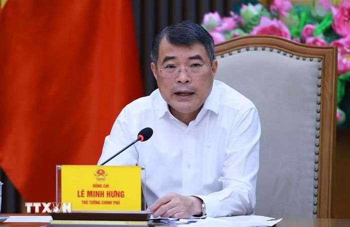 Thủ tướng Lê Minh Hưng làm việc với lãnh đạo Bộ Y tế và các bộ về dự thảo sửa đổi, bổ sung một số điều của luật trong lĩnh vực y tế. (Ảnh: Dương Giang/TTXVN)