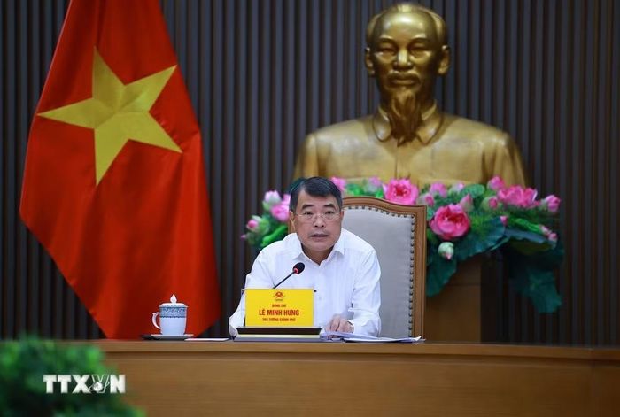 Thủ tướng Lê Minh Hưng làm việc với lãnh đạo Bộ Y tế và các bộ về dự thảo sửa đổi, bổ sung một số điều của luật trong lĩnh vực y tế. (Ảnh: Dương Giang/TTXVN)