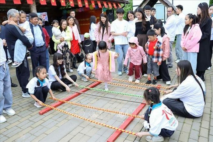 Sinh hoạt văn hoá tại Trại hè tiếng Việt 2026. Ảnh: TTXVN phát