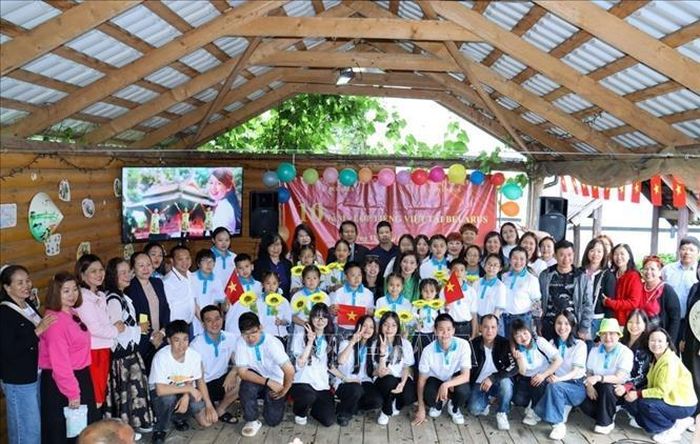 Lễ kỷ niệm 10 năm Lớp tiếng Việt tại Belarus. Ảnh: TTXVN phát
