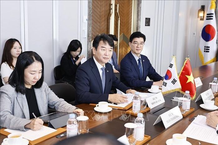 Chủ tịch Nhóm Nghị sĩ Hữu nghị Hàn Quốc - Việt Nam Moon Jin-seok phát biểu. Ảnh: Doãn Tấn/TTXVN