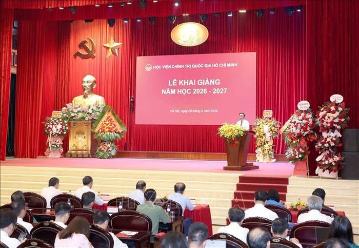 Thường trực Ban Bí thư Trần Cẩm Tú phát biểu chỉ đạo tại Lễ khai giảng năm học mới Học viện Chính trị quốc gia Hồ Chí Minh. Ảnh: Phương Hoa/TTXVN