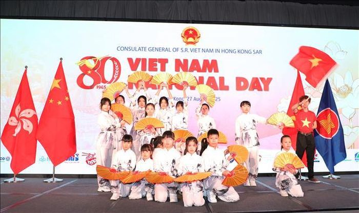 Một tiết mục biểu diễn của Nhóm "Ruby's Dance Crew" tại Lễ kỷ niệm Quốc khánh Việt Nam tại Hong Kong. Ảnh: Xuân Vịnh/PV TTXVN tại Hong Kong (Trung Quốc)