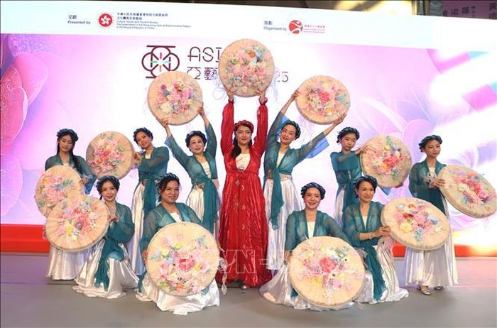 Một tiết mục biểu diễn của Nhóm "Ruby's Dance Crew" tại Lễ hội văn hóa châu Á tại Hong Kong. Ảnh: Xuân Vịnh/Phóng viên TTXVN tại Hong Kong (Trung Quốc)