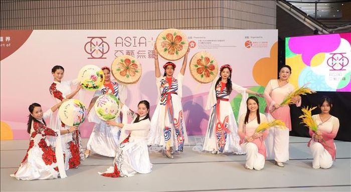 Một tiết mục biểu diễn của Nhóm "Ruby's Dance Crew" tại Lễ hội văn hóa châu Á tại Hong Kong. Ảnh: Xuân Vịnh/PV TTXVN tại Hong Kong (Trung Quốc)