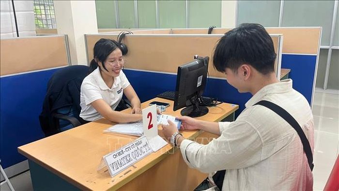 Người lao động ứng tuyển trực tiếp tại Trung tâm Dịch vụ việc làm thành phố Huế.