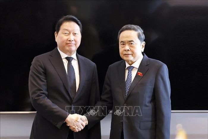 Chủ tịch Quốc hội Trần Thanh Mẫn tiếp ông Chey Tae-Won, Chủ tịch Tập đoàn SK (Hàn Quốc). Ảnh: Doãn Tấn/TTXVN