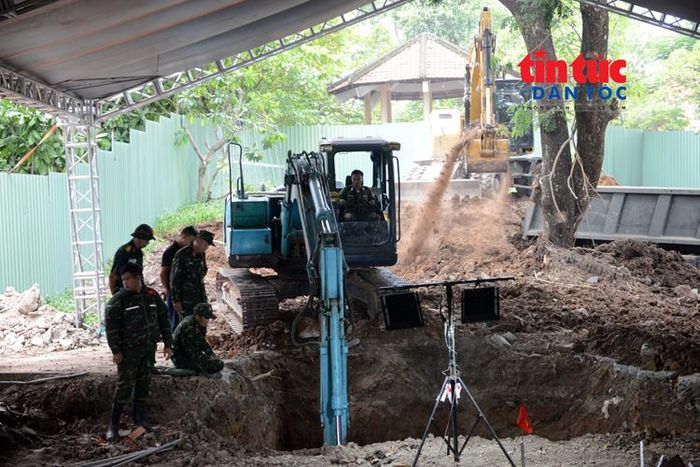 Đội Quy tập hài cốt liệt sĩ mở rộng phạm vi tìm kiếm tại khu A, Công viên Lê Thị Riêng.