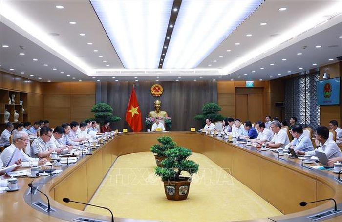 Thủ tướng Lê Minh Hưng làm việc với lãnh đạo Bộ Y tế và các bộ về dự thảo sửa đổi, bổ sung một số điều của luật trong lĩnh vực y tế. Ảnh: Dương Giang/TTXVN
