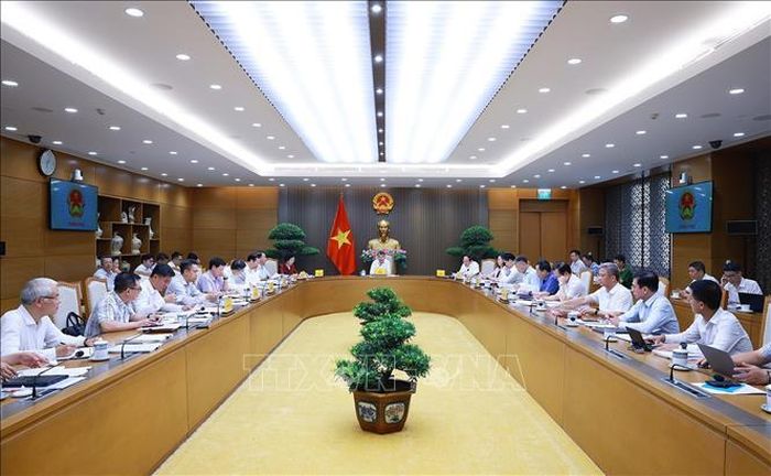 Thủ tướng Lê Minh Hưng làm việc với lãnh đạo Bộ Y tế và các bộ về dự thảo sửa đổi, bổ sung một số điều của luật trong lĩnh vực y tế. Ảnh: Dương Giang/TTXVN
