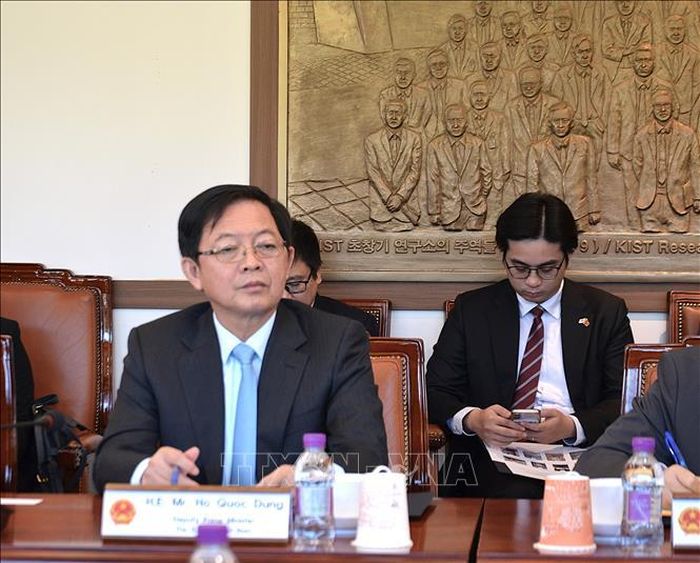 Phó Thủ tướng Hồ Quốc Dũng làm việc với Viện Khoa học và Công nghệ Hàn Quốc (KIST).