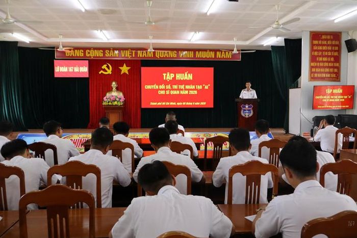 Lữ đoàn 167 phối hợp với Trường Đại học Kinh tế - Tài chính TP Hồ Chí Minh tổ chức tập huấn.