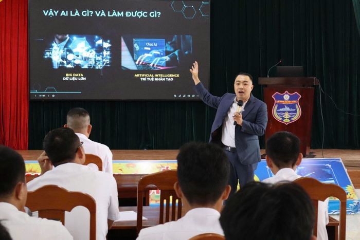 Giảng viên Trường Đại học Kinh tế - Tài chính TP Hồ Chí Minh giới thiệu chuyên đề.