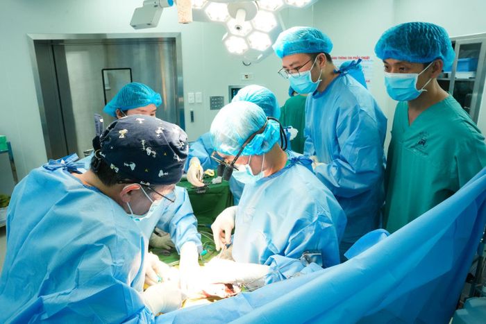 Sau 8 giờ phẫu thuật, ca ghép kết thúc thuận lợi, các chỉ số bước đầu đáp ứng yêu cầu chuyên môn. Ảnh: BV