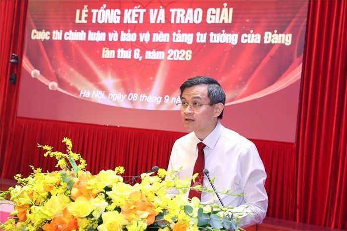 PGS.TS Đoàn Minh Huấn, Uỷ viên Bộ Chính trị, Giám đốc Học viện Chính trị quốc gia Hồ Chí Minh, Phó Trưởng Ban Chỉ đạo 35 Trung ương, Trưởng Ban Chỉ đạo Cuộc thi phát biểu. Ảnh: Văn Điệp/TTXVN