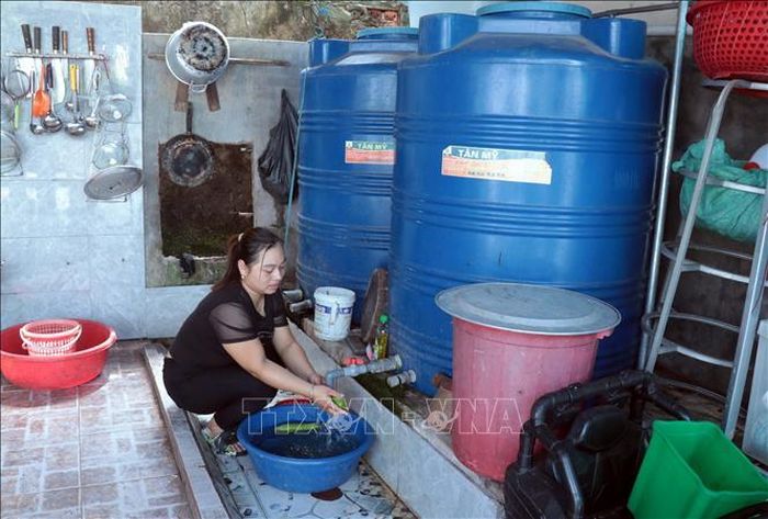 Tiền nước tháng 7/2026 của gia đình chị Vũ Thị Huyền Thương, thôn Đông Hoàng Nam, xã Đồng Châu, tỉnh Hưng Yên là hơn 887.000 đồng, tăng gấp 4 lần so với các tháng trước đó. Ảnh: Đinh Văn Nhiều/TTXVN