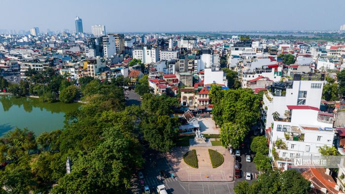 Bên cạnh đó, tổ chức lại không gian quanh đền Bà Kiệu; bố trí công trình tưởng niệm Liệt sĩ Thủ đô; tăng cường kết nối với khu vực Đinh Lễ - Tràng Tiền và các không gian thương mại, dịch vụ phù hợp.