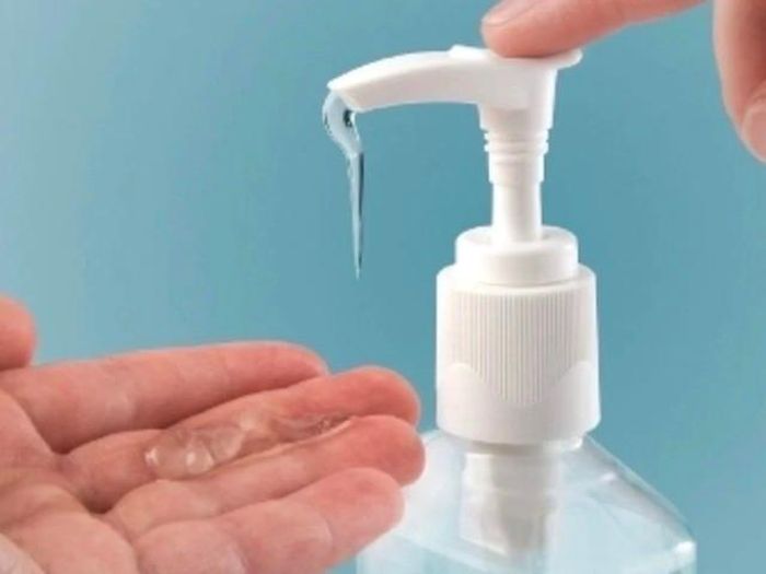 Bộ Y tế thu hồi toàn quốc dung dịch vệ sinh, sữa tắm, dầu gội (Ảnh minh hoạ).