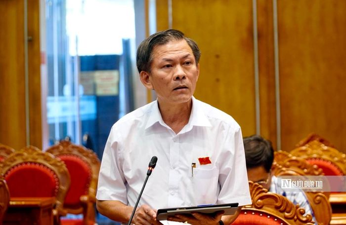 Đại biểu Trần Nhật Quân chất vấn.