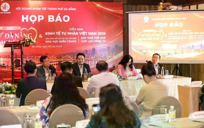 Quang cảnh buổi họp báo Giải thưởng “Vì một Đà Nẵng - Thành phố tử tế” do Hội Doanh nhân trẻ Đà Nẵng khởi xướng. Ảnh DT.