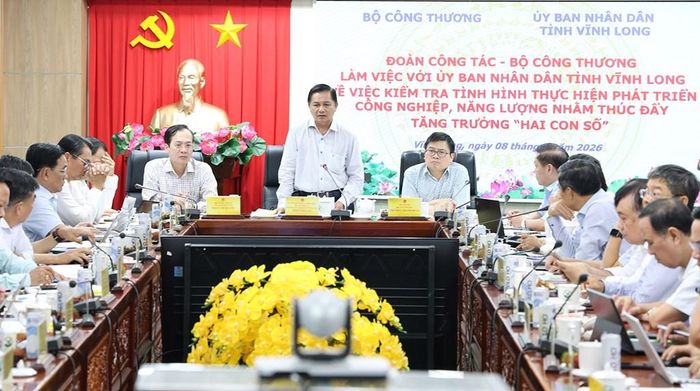 Bí thư Tỉnh ủy Vĩnh Long – Trần Văn Lâu phát biểu tại buổi làm việc. Ảnh: Thắng Trung/BNEWS/TTXVN