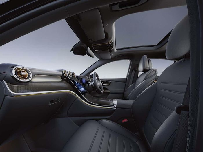 Khoang lái của GLC 350e Coupe Nightfall Edition.