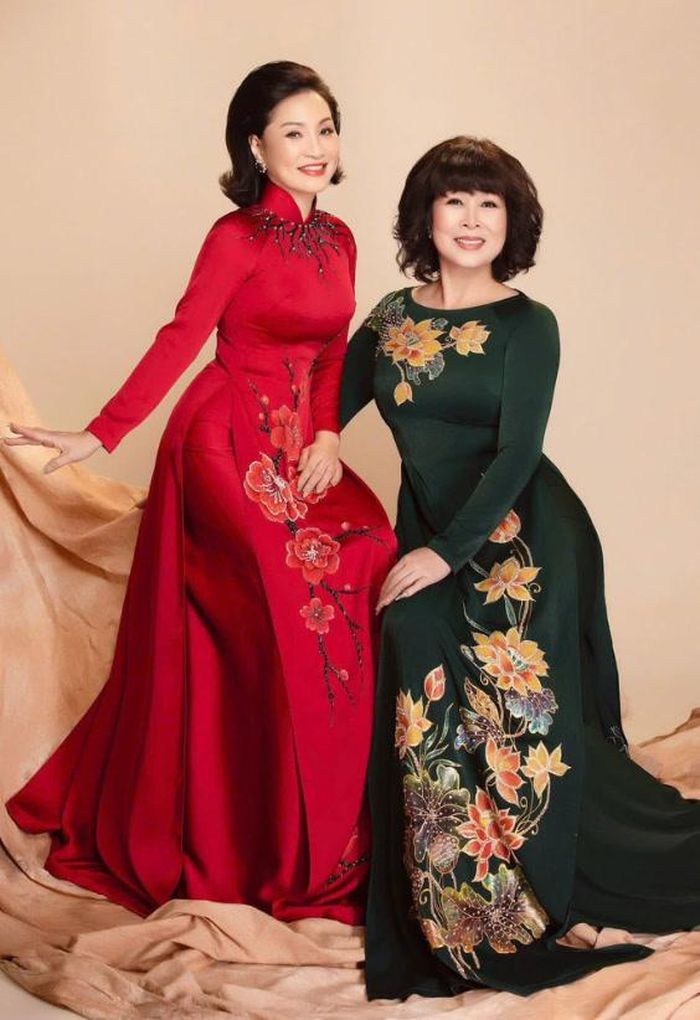 NSND Hồng Vân và Hồng Đào là đôi bạn thân thiết ngoài đời.