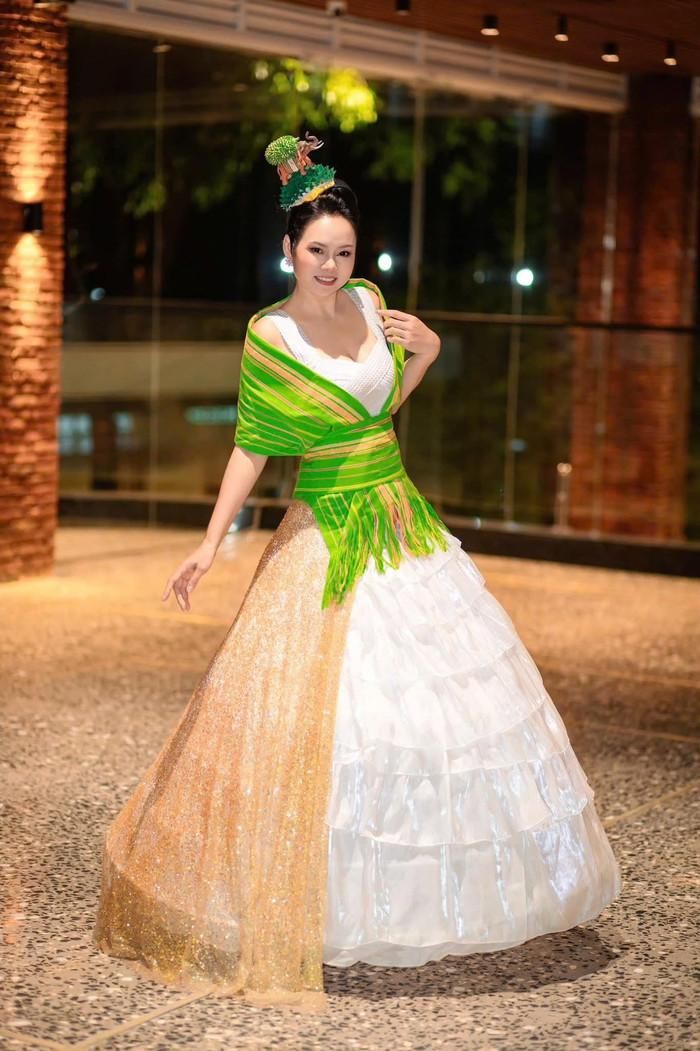 Phượng Zenana mong muốn đào tạo ra thế hệ người mẫu có chuyên môn, đạo đức nghề nghiệp tốt. 