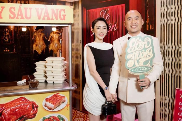 Vợ chồng Thu Trang - Tiến Luật đến ủng hộ dự án điện ảnh mới của Khương Ngọc. (Ảnh: FBNV)