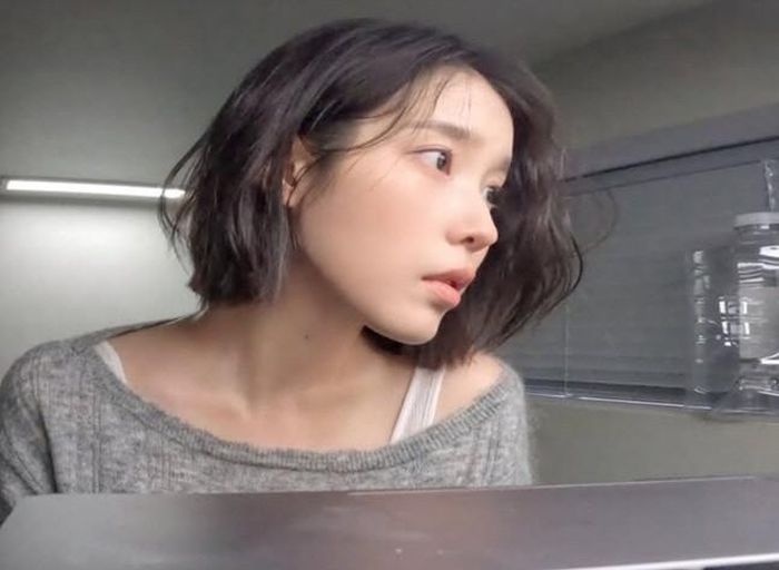 IU "lột xác" với hình ảnh mới sau chia tay Lee Jong Suk. 