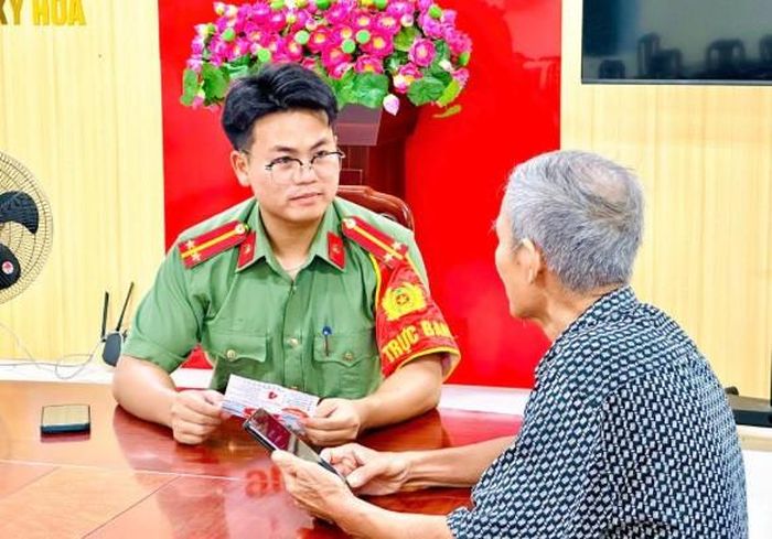 Công an xã Kỳ Hoa, tỉnh Hà Tĩnh đã kịp thời truyên truyền, giải thích, làm rõ thủ đoạn của các đối tượng qua đó ngăn chặn nguy cơ xảy ra vụ lừa đảo chiếm đoạt tài sản.