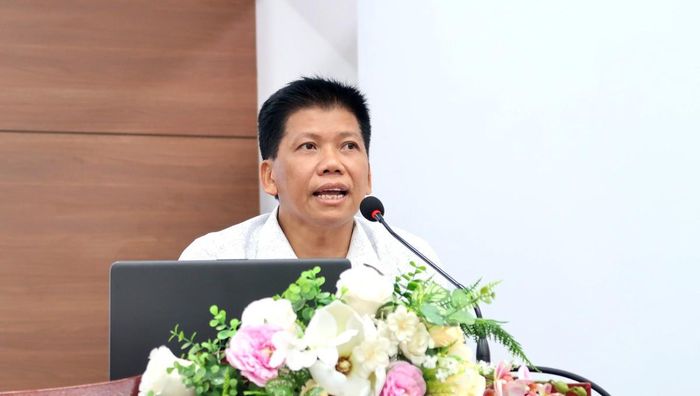 Ông Dương Quốc Dân, Phó Phòng tuyên truyền Liên minh Hợp tác xã TPHCM tham gia làm báo cáo viên tại chương trình. 